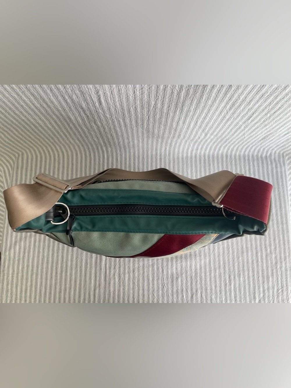 MARI CLA RO Upcycled Seatbelt & Vegan Leather Messenger Bag Unique Utility #787 - Picture 5 of 10